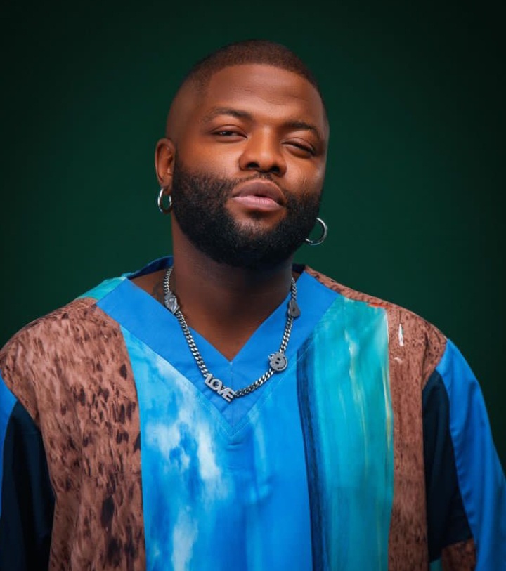 Skales shares video evidence of EFCC allegedly invading his house