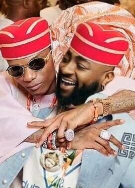 "Why is Davido wearing gele" - Fans photoshops Davido together with Wizkid at mum's funeral