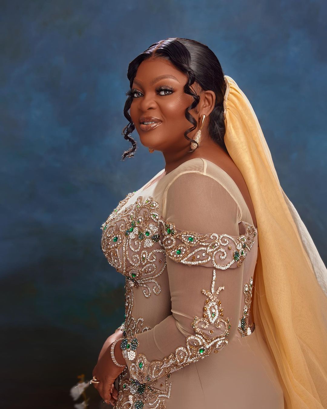 Eniola Badmus gets colleagues and fans confused as she shares hilarious photo