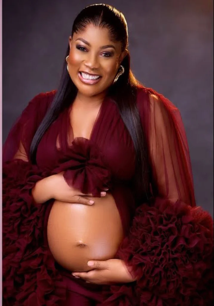 Emotional moment Chef Tolani aka diaryofakitchenlover informed her friends and family of her pregnancy 