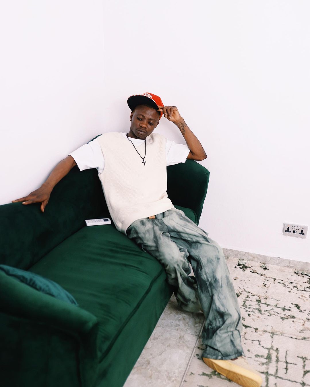 Young Duu iPhone 15 shopping Kesh