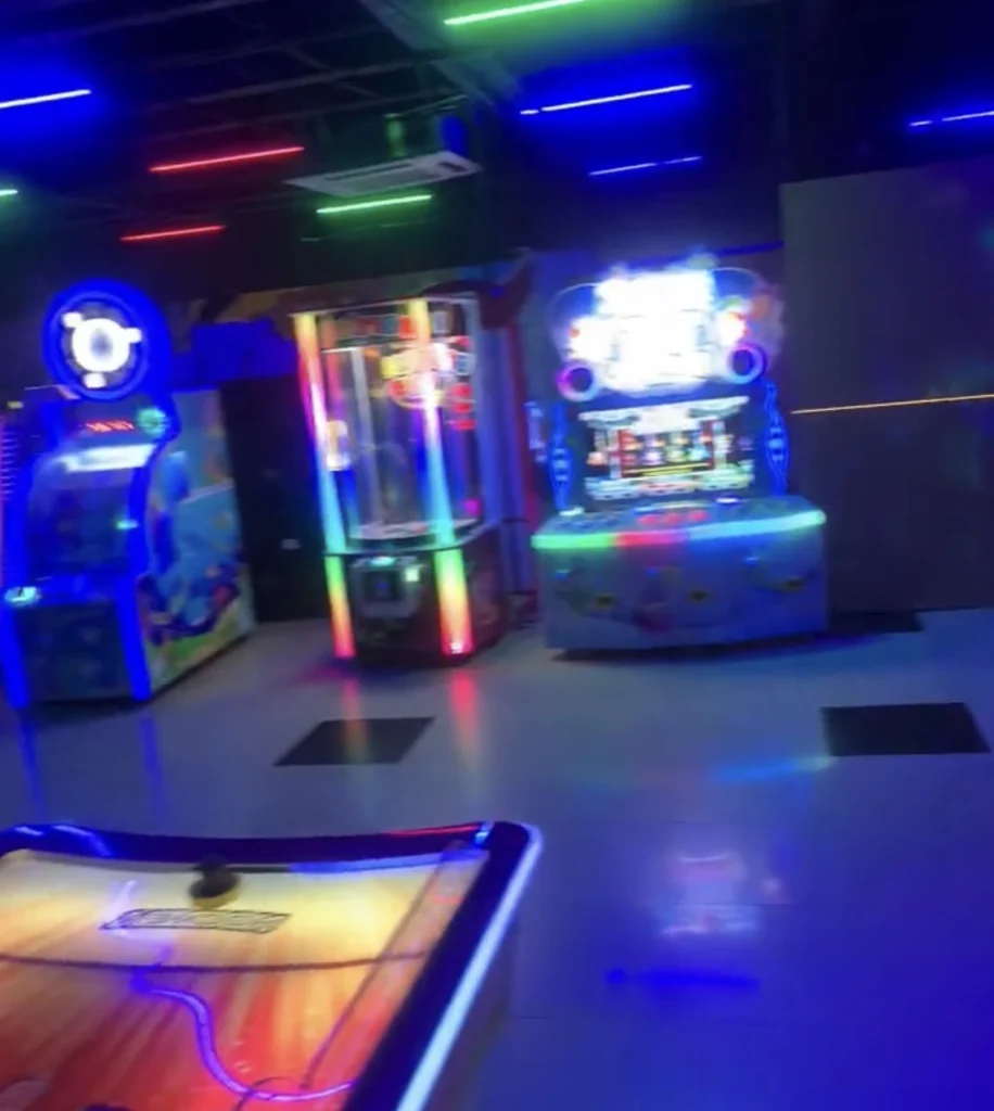 Lady expresses disappointment after long term admirer took her to a Game center after promising dinner date