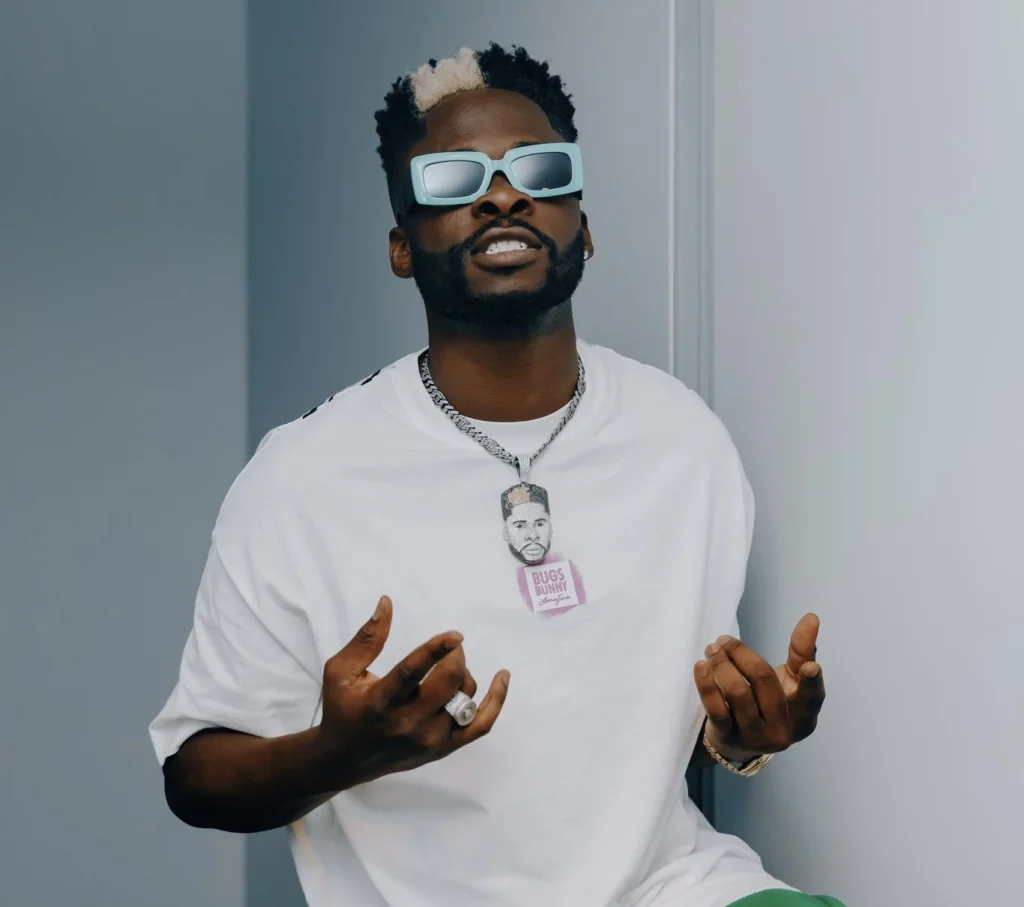 “30 billion don finish?” — Fans taunt Davido’s personal DJ, ECool over betting loss