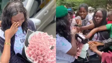 “You dey flaunt cash in front of hungry people” — Reactions as crowd steals money bouquet from new graduate