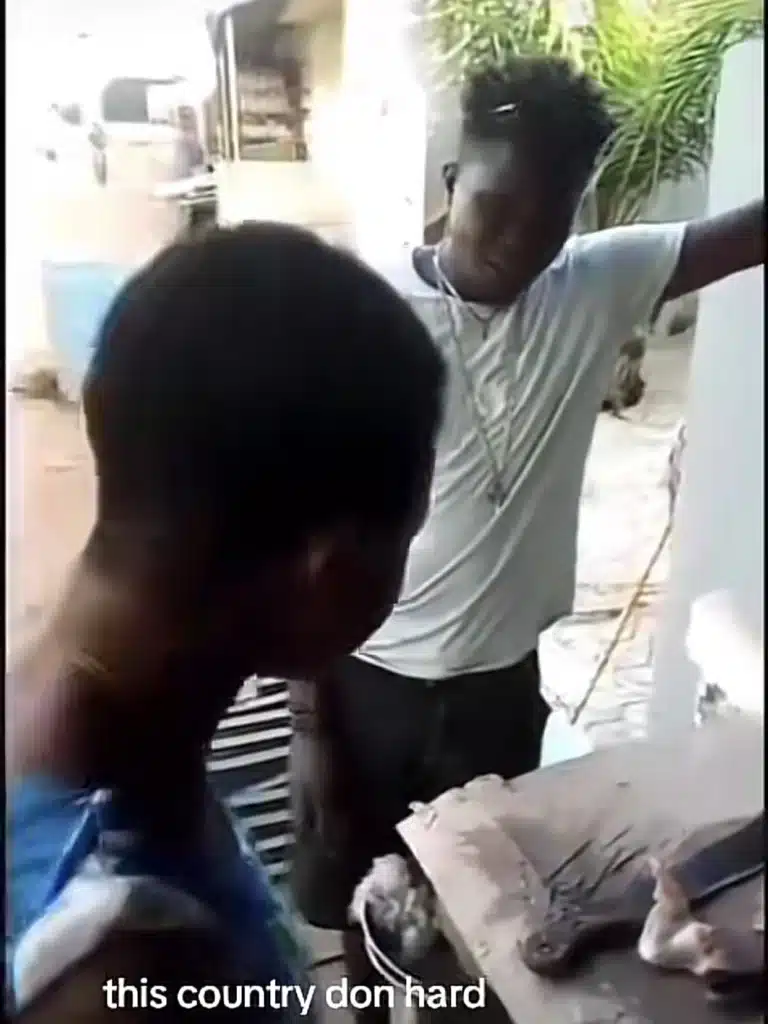 “Just kuku pound am” — Reactions as man forces meat seller to cut small piece of chicken to 17 parts
