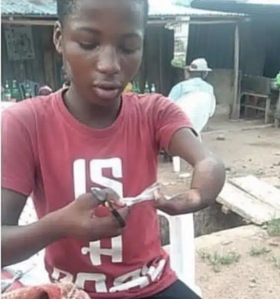 “Na man e be, no be woman and naso he dey do collect money from people” — physically challenged lady, Eniola, exposed for scam 