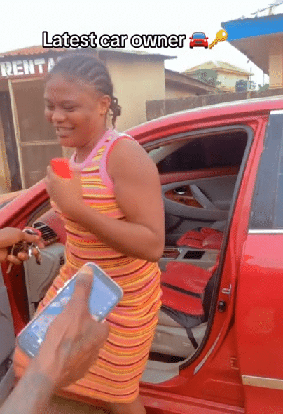 "Na who calm go enjoy” - Lady over the moon as her husband surprises her with car on their first anniversary