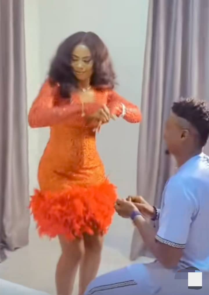 Man girlfriend surprises Proposal