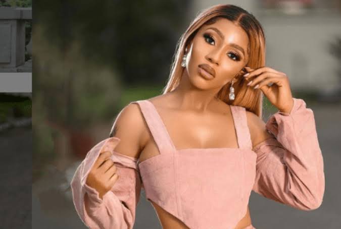 Mercy Eke robot Alexa to curtains