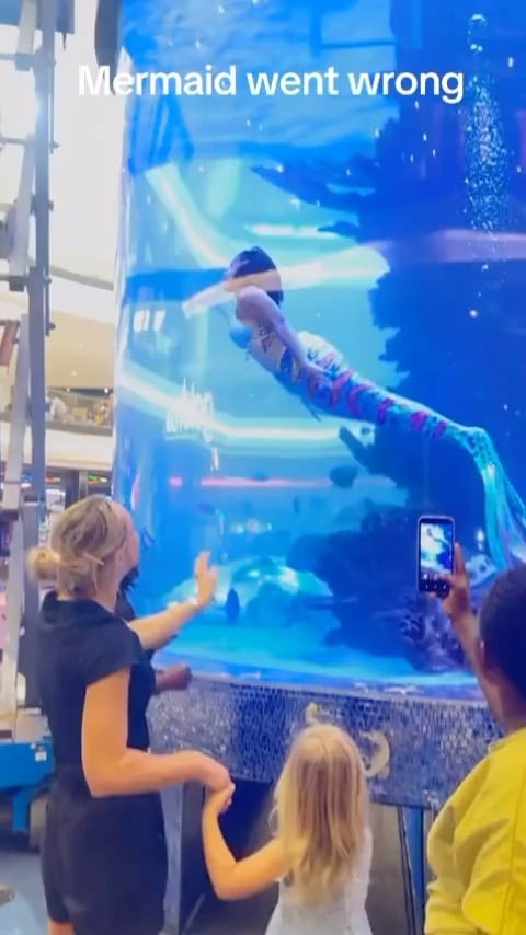 Moment mermaid almost drowns in an aquarium tank