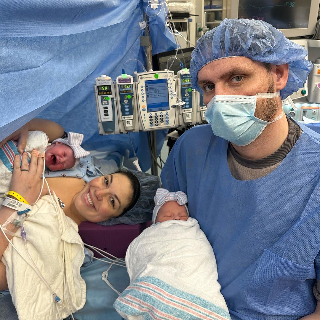 32-year-old Alabama woman defies odds as she welcomes twin girls, each born in separate uteruses