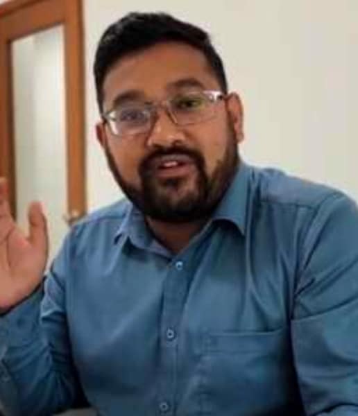 "Free visa and jobs" - White man shares new job opportunities in UAE, shares his phone number