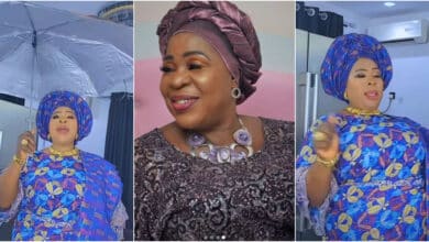 "Maami with the vibes" - Reactions as Madam Saje hops on Umbrella challenge