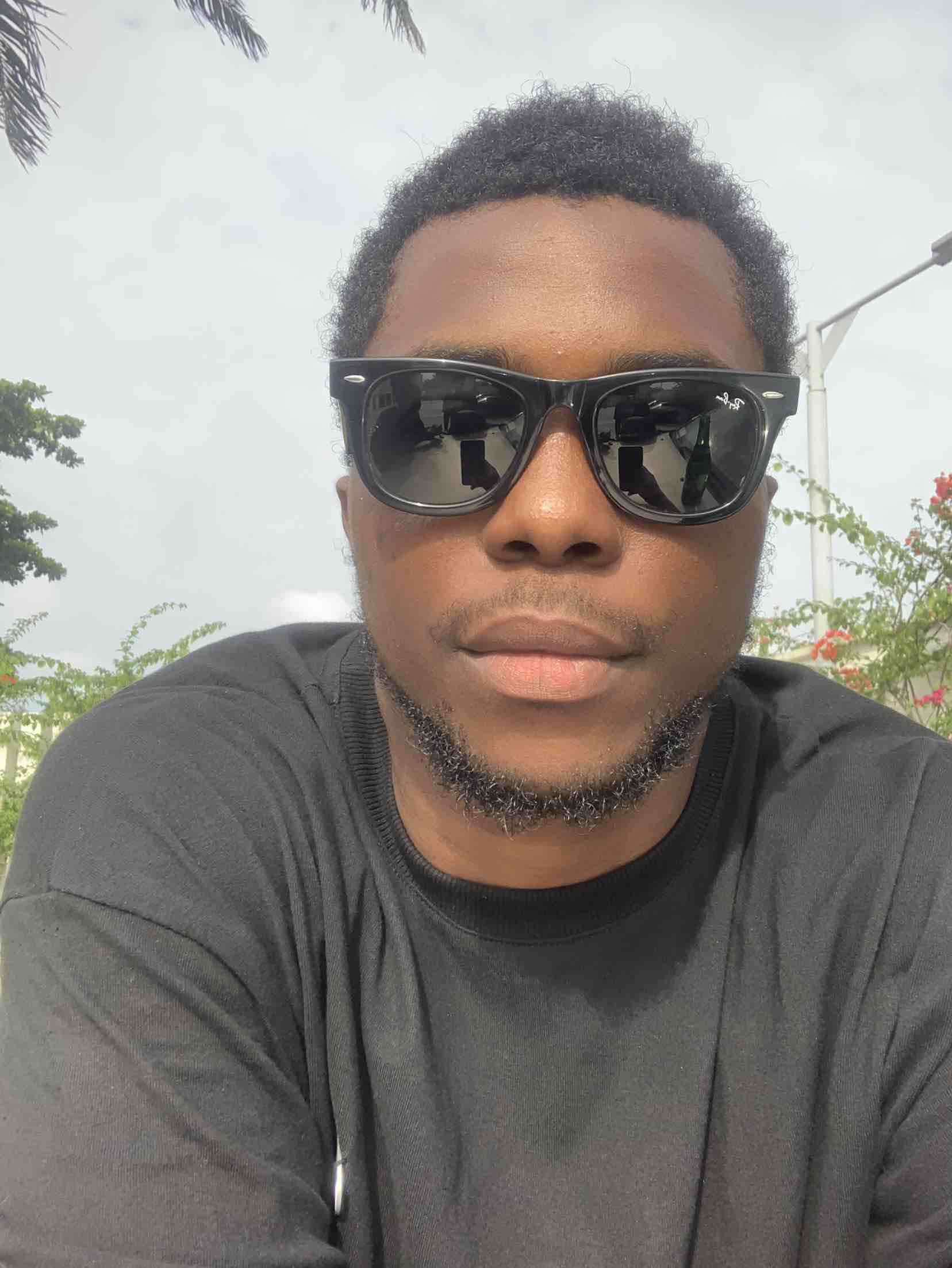 Man in pain as shoe vendor blocks him after paying N78K, delivers wrong sizes, colours