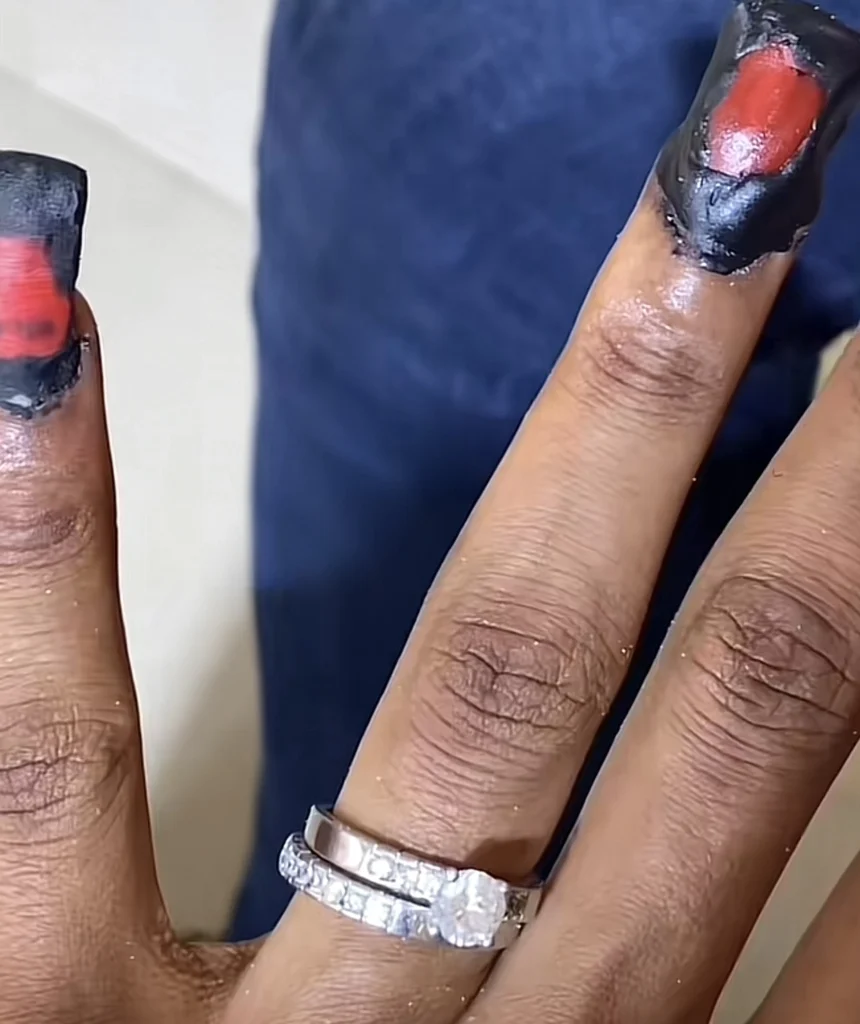 “This one na fingers of the gods” — Lady shows off nails a client got from a “nail technician”