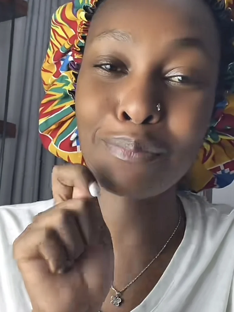 “Nigerians can’t tell me they are poor” — Kenyan lady says after seeing amount of tomatoes Nigerians use to make stew