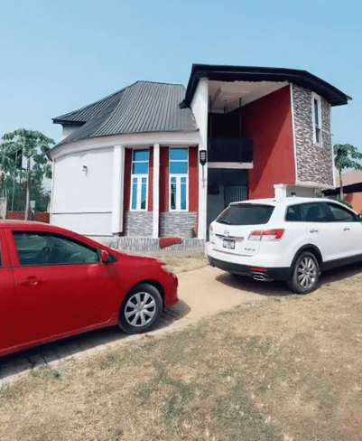 "First time seeing this kind of house" - Nigerian architect stuns many as he builds round house in his village