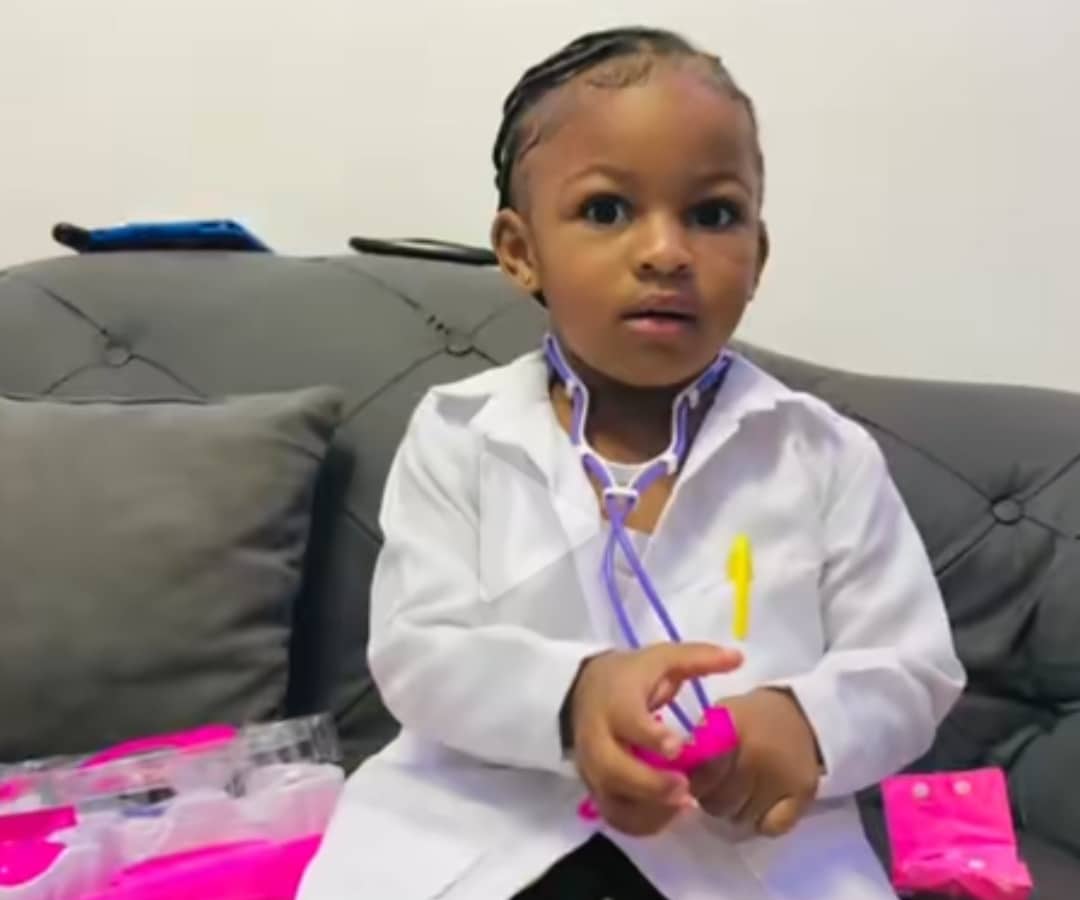 "Doctor is traumatized" - Mother causes stir, shows how her daughter dressed to school for career day versus her return