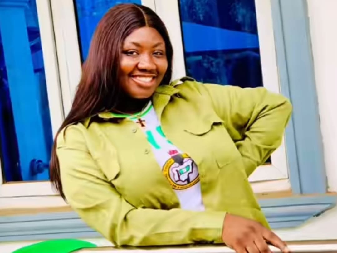 "I opened my alawee box" - Youth corps member shows off wad of cash saved throughout her 12-month NYSC program