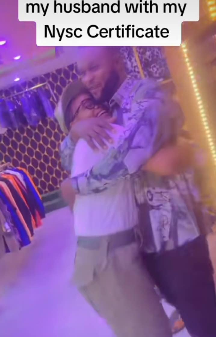 Lady storms her husband's shop after NYSC POP to appreciate him for sponsoring her