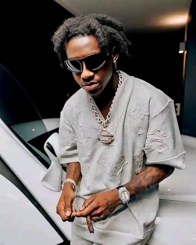 Davido Shallipopi spray money club