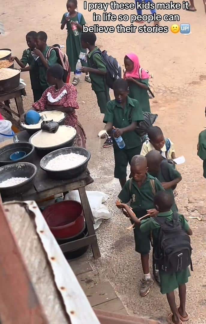 "She's a super hero" - Garri seller praised for allowing students take from her business without paying
