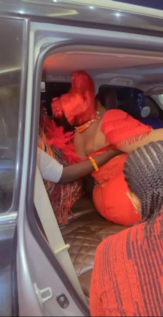 Moment Nkechi Blessing struggles to get into a car in a tight-fitted dress