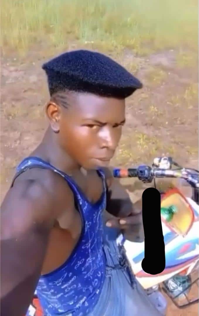 "Hide your girlfriends" - Bike man warns as he flaunts his Christmas hairstyle