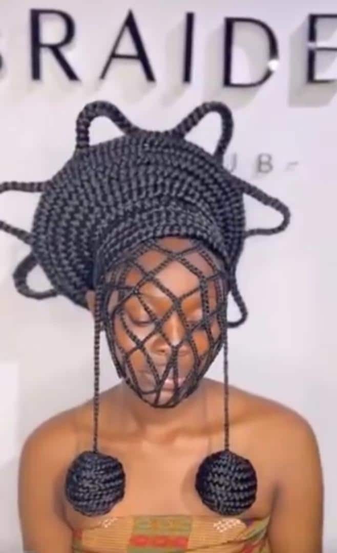 Lady shows off unique, yet stunning net-like hairstyle 