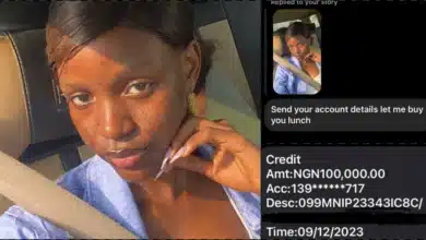 Lady receives N100K cash gift for having a flawless beauty