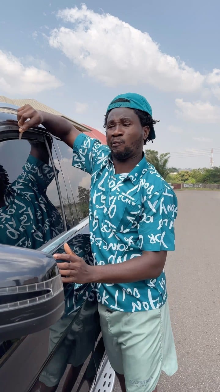 "Kanayo don turn Nasboi into yam" - Celebrities react as Kanayo Kanayo jumps on umbrella dance challenge