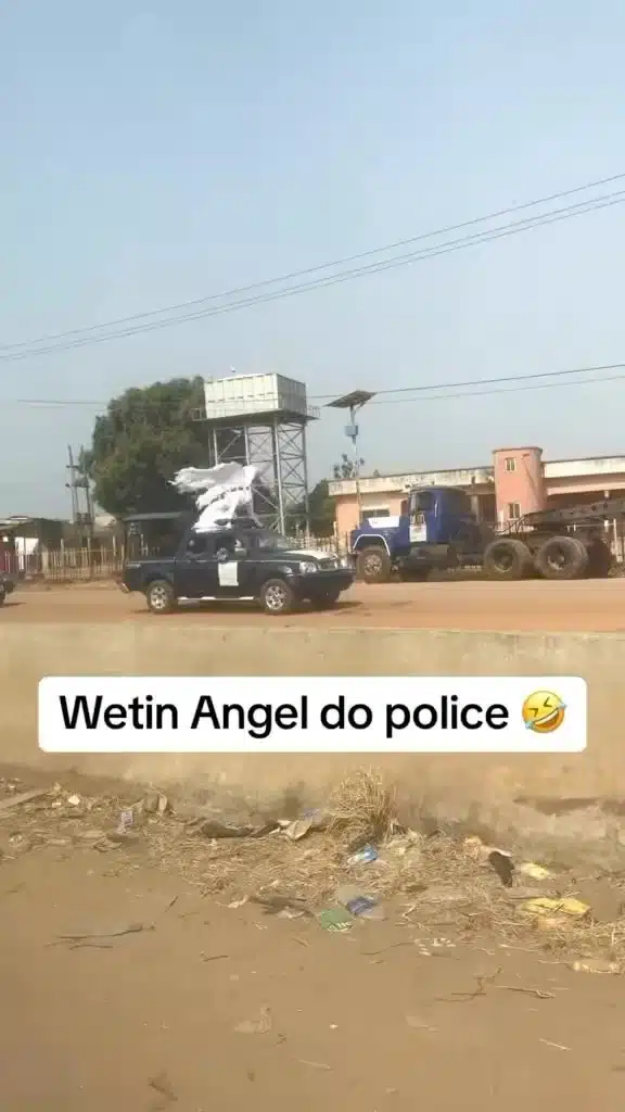 "Dme arrest Angel wey wan blow trumpet" - Reactions as Nigerian Angel seen on top of police moving car