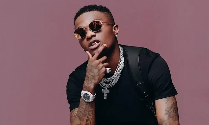 "Expensive shit" - Wizkid rocks Bottega Veneta shirt, Ferragamo denim pants worth 18 million naira on stage