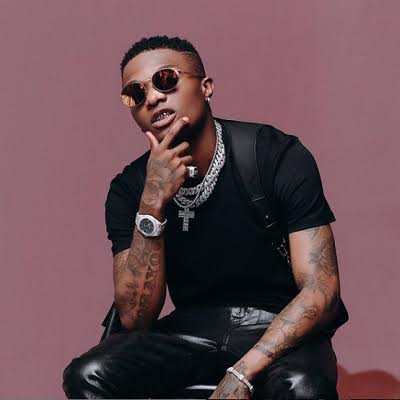 "Hi sir, stop my trip" - Wizkid turned into Uber driver by beautiful lady