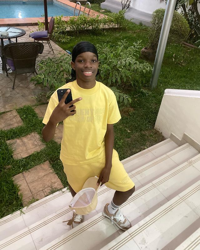 Wizkid takes son, Boluwatife on shopping spree