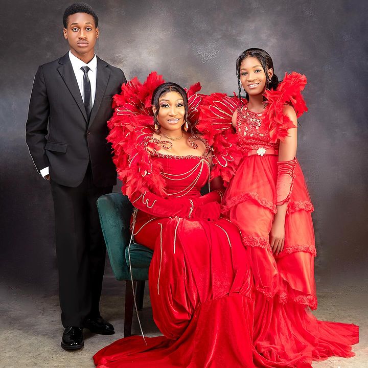 Oge Okoye with her children Christmas photoshoot 