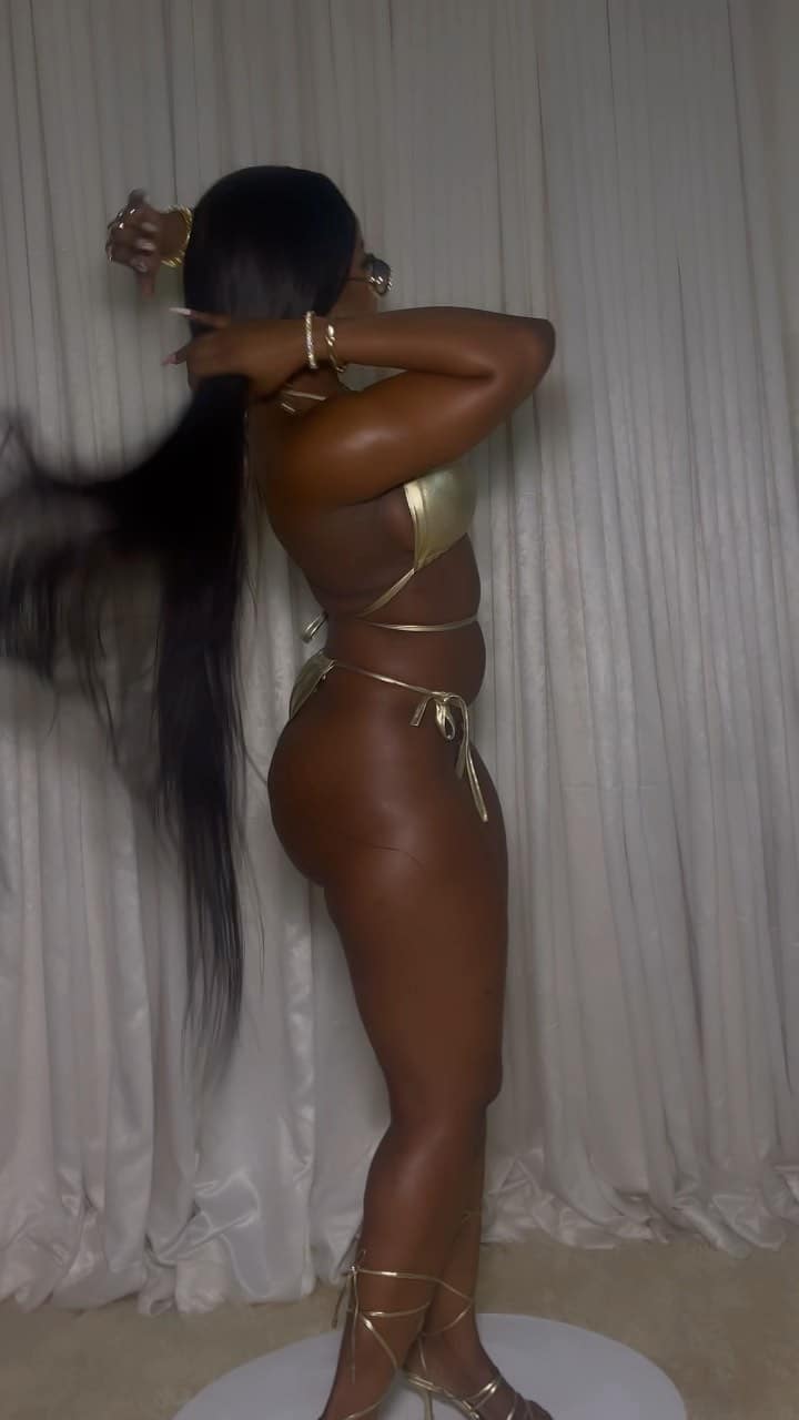 Tacha flaunts body in bikini ahead of 28th birthday