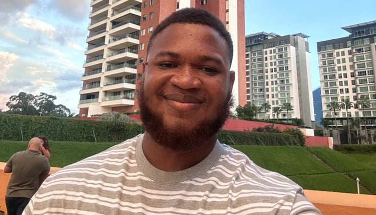 "I wasn't a team player" - Man loses his job after he refuses to let his manager eat his food