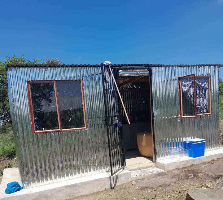 Netizen's modest zinc house trends online