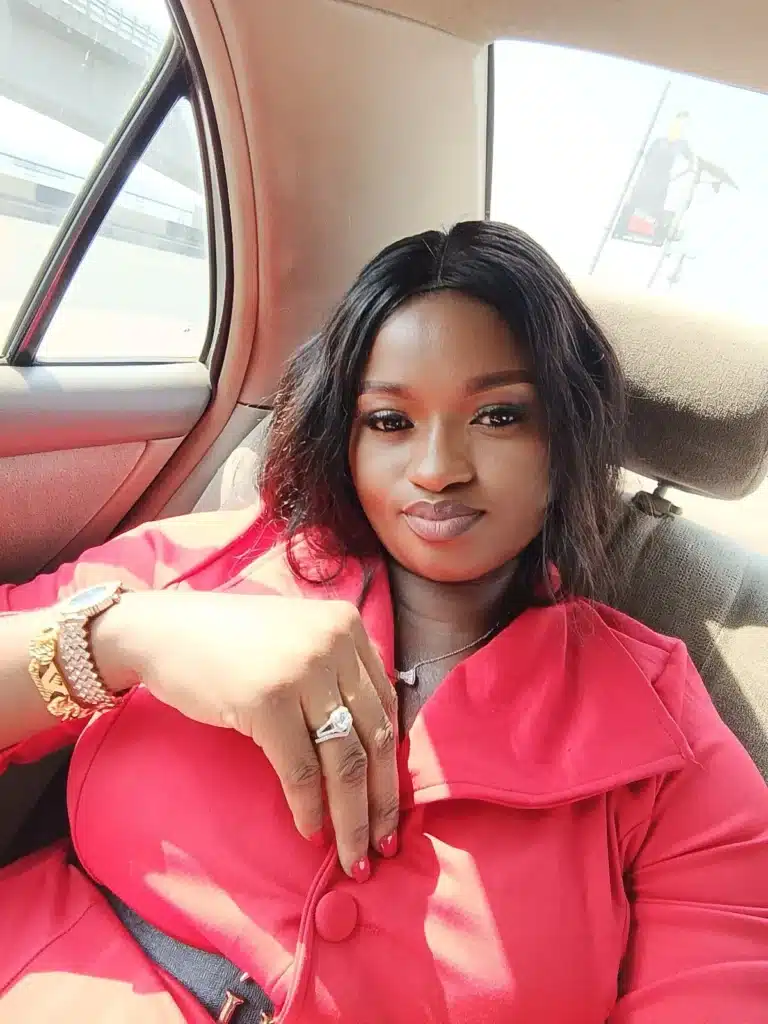 “E never reach 4:30 you don dey cook” — Netizens hails MumZee for her response to internet user 
