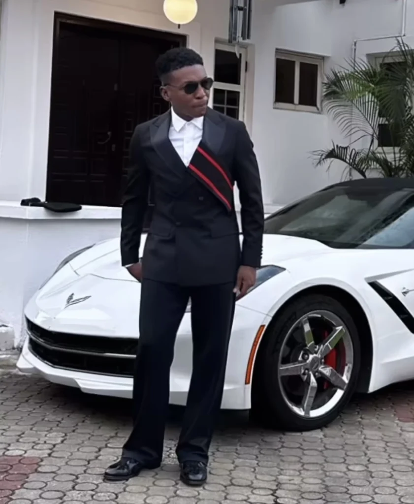 “First comot all the wigs for background” — Netizens advise lady who dance for Frank Edwards to notice her