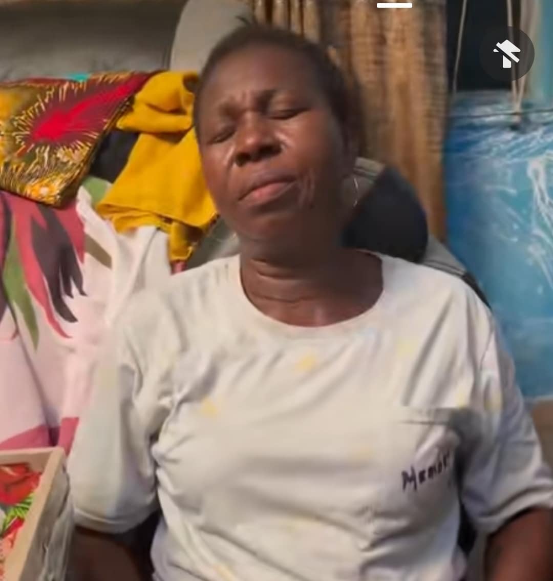"I made my mom cry" - Nigerian man makes 'New Year' unforgettable for mother as he gifts her a box filled with gifts