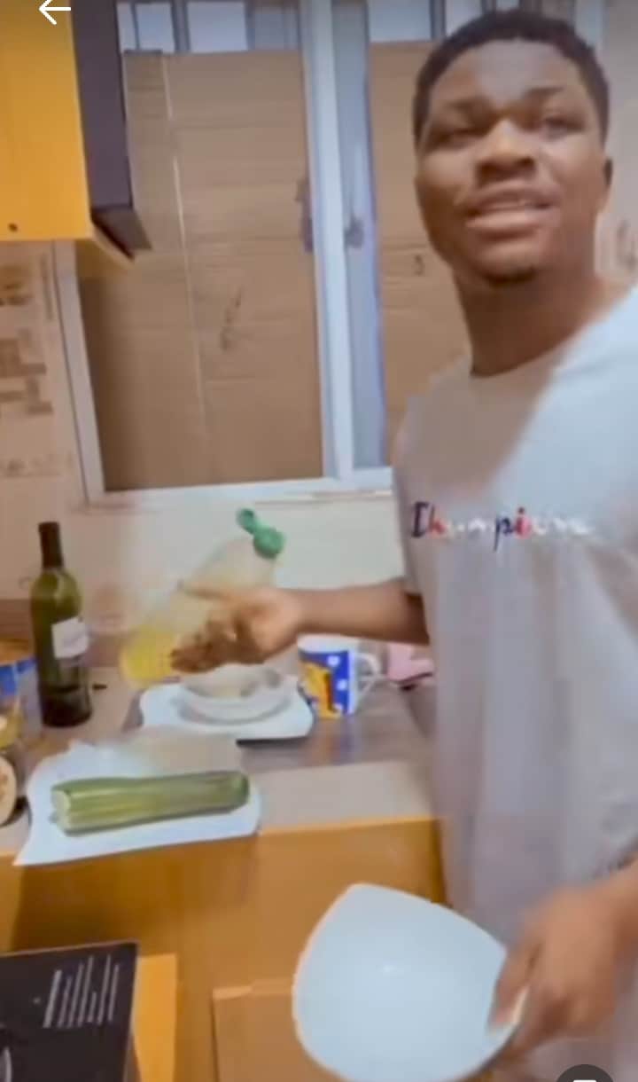 "You know who I be outside" – Young man blows hot as parents seize his phone, make him wash plates