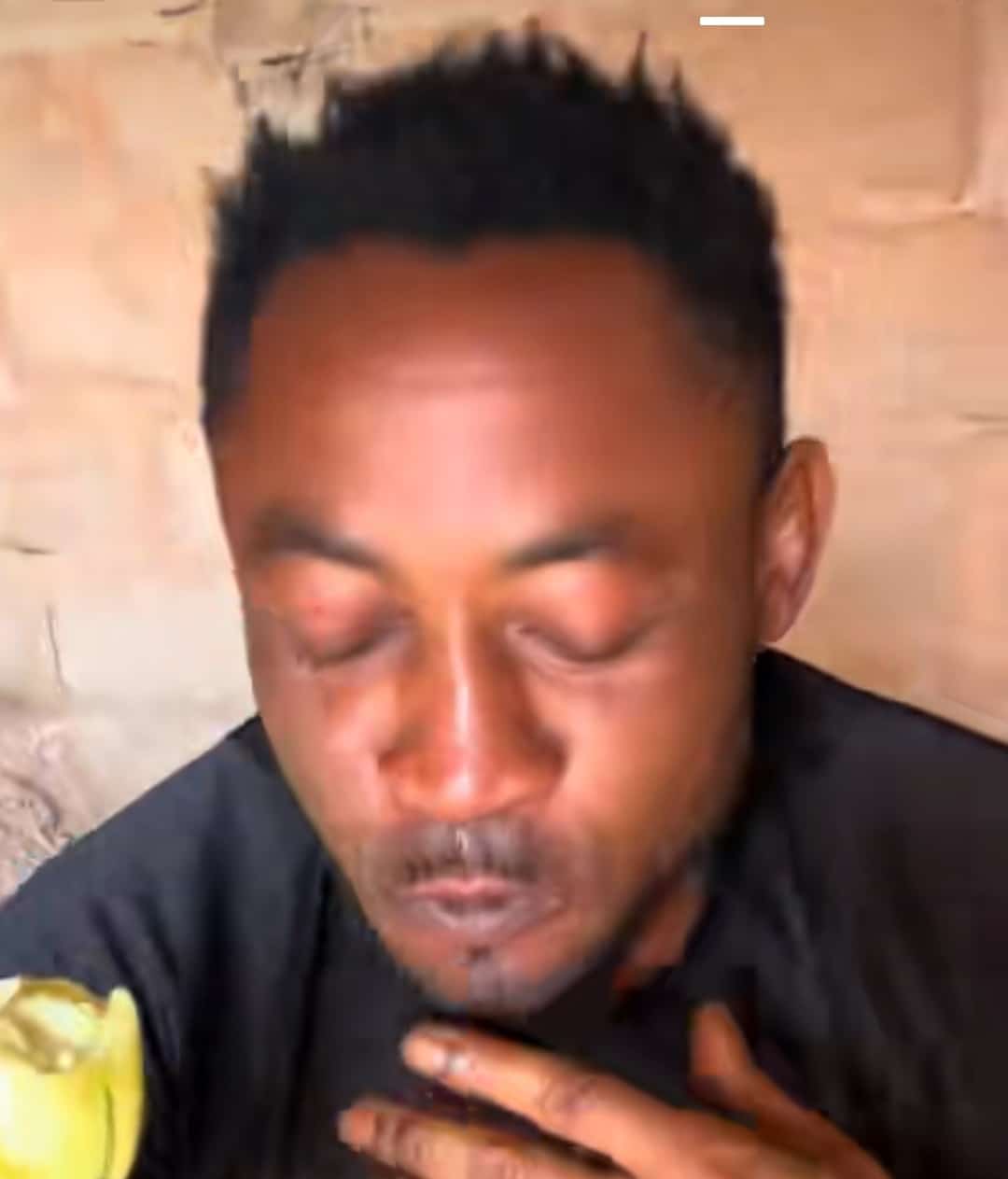 "The pepper dey reach everyone" - 3 Nigerians abandon pepper, eat garden eggs with president Tinubu's portrait