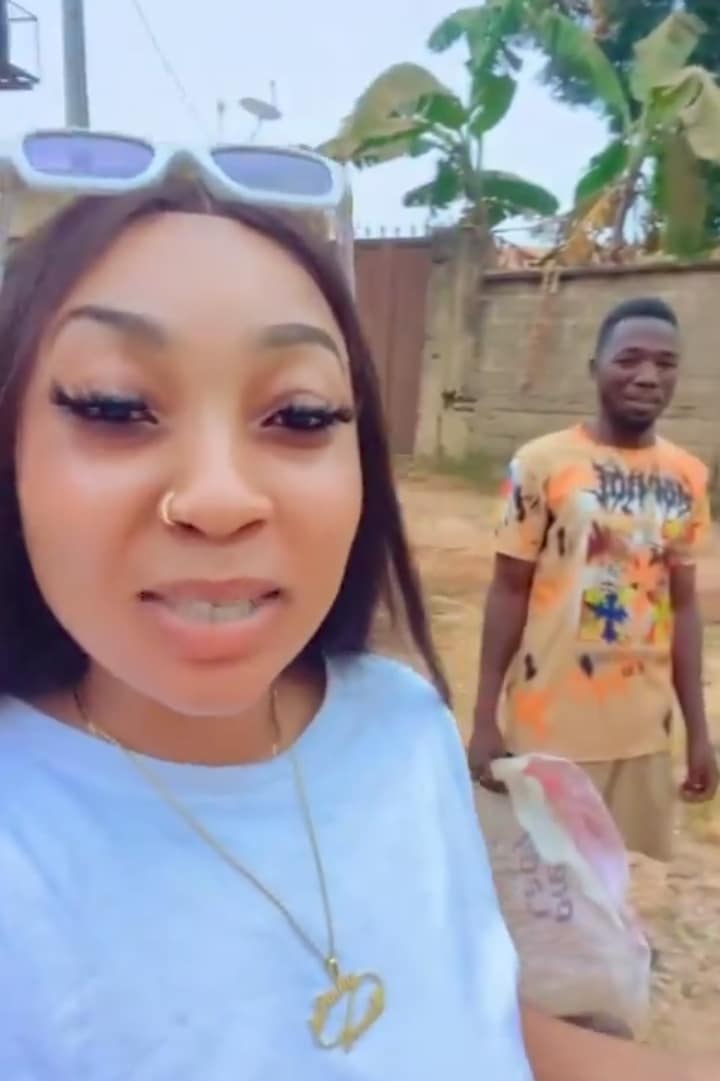 Lady wheel barrow pusher woo 