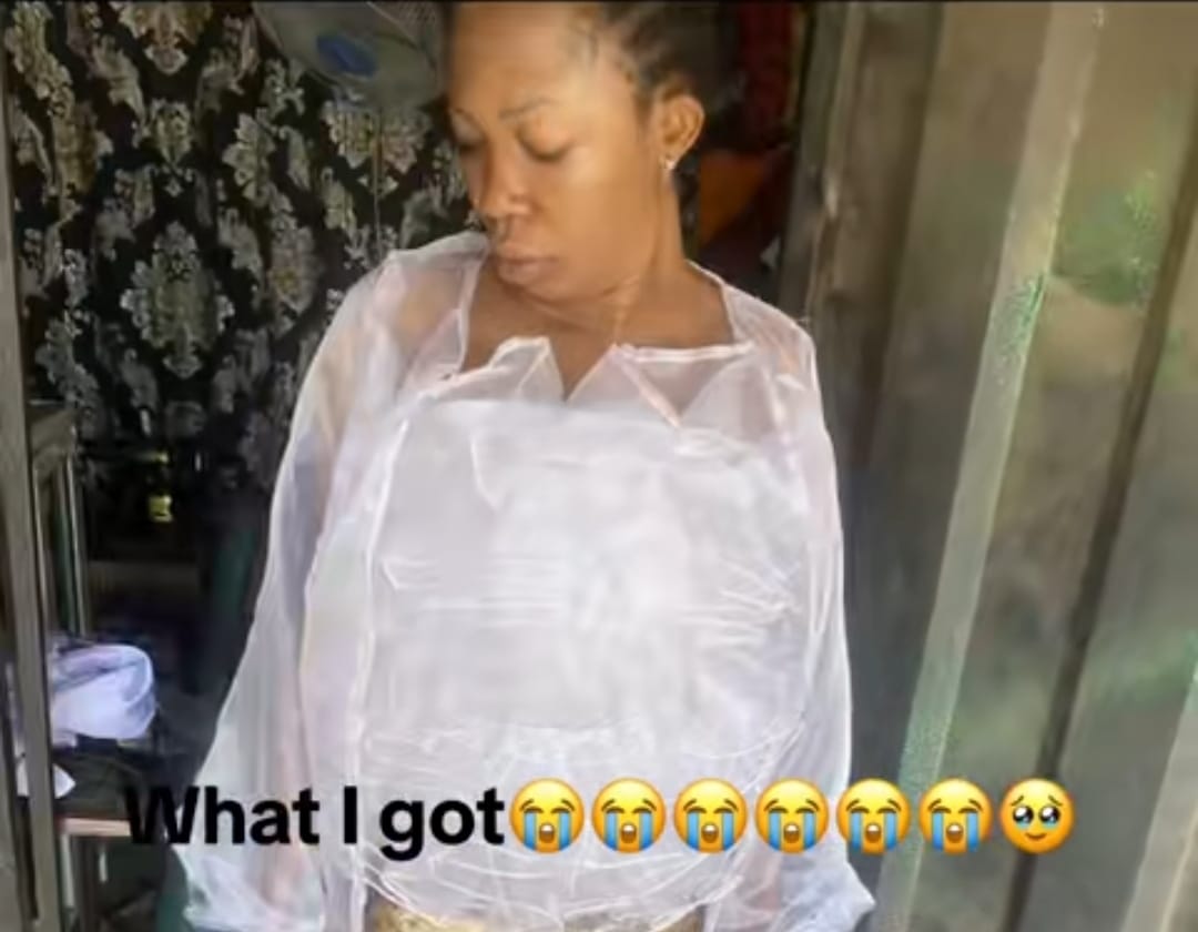 "Where the tailor dey?" - Nigeria woman stun social media users as she shows off cloth she ordered vs. what she got
