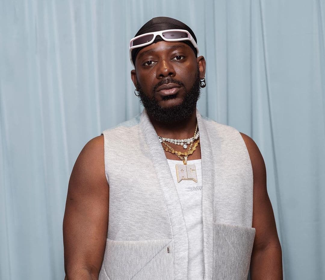 "Why did he barb his hair?" - Adekunle Gold stuns with low-cut hairstyle, hit song at his best friend's wedding