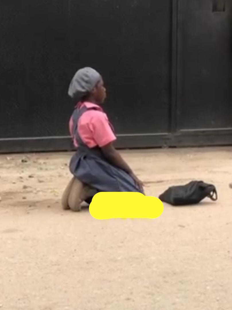Young girl becomes a viral sensation after praying by roadside