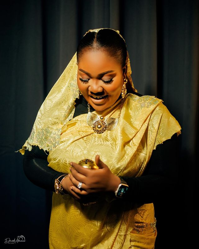 Will you marry me? - Cute Abiola poses question to wife as she marks birthday