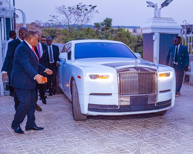 Moment Bishop Oyedepo arrives COZA in Rolls Royce, heavily armed security